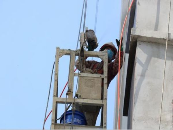 辛集市吊车出租公司电话_如何选择一家吊车出租和注意事项